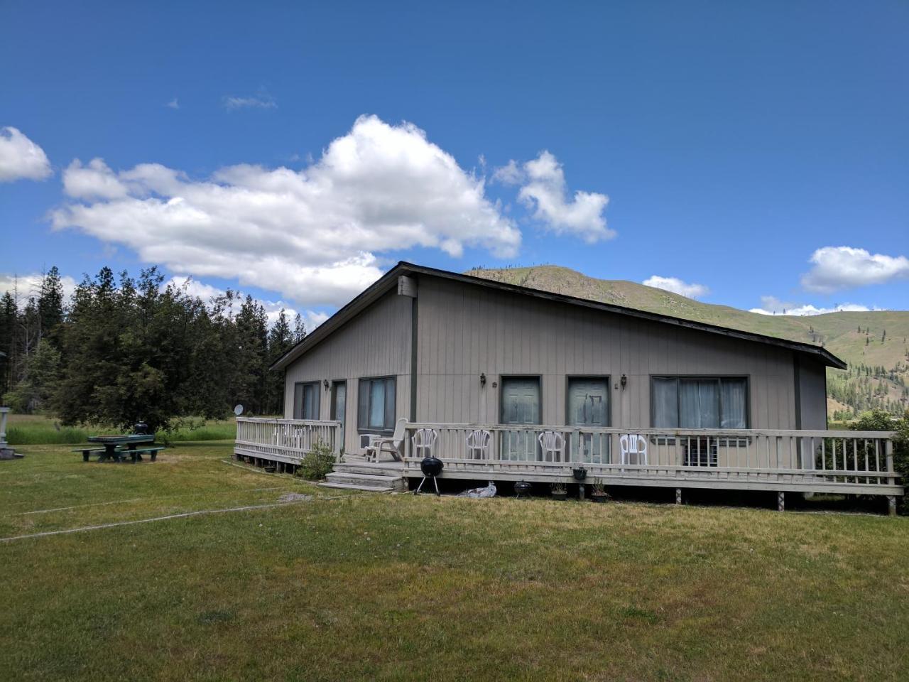 Rock Creek Mercantile & Motel Clinton Buitenkant foto